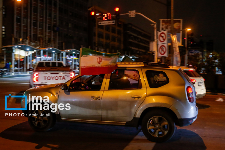 سوگواری برای رهبر شهید و بیعت با رهبر جدید در چهار راه ولی عصر (عج)