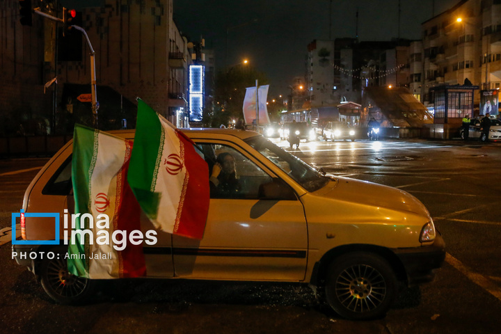 سوگواری برای رهبر شهید و بیعت با رهبر جدید در چهار راه ولی عصر (عج)