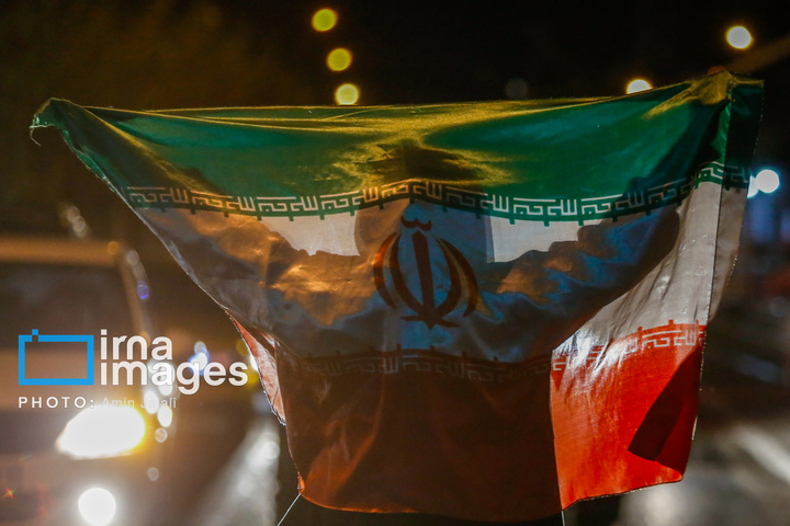 سوگواری برای رهبر شهید و بیعت با رهبر جدید در چهار راه ولی عصر (عج)