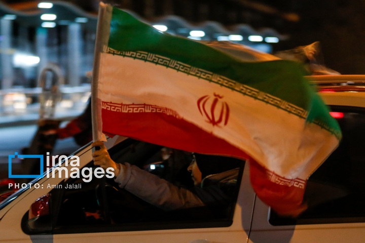 سوگواری برای رهبر شهید و بیعت با رهبر جدید در چهار راه ولی عصر (عج)