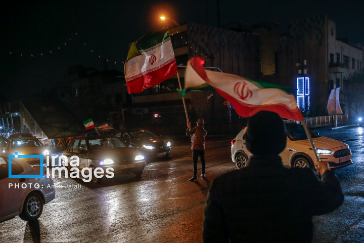 سوگواری برای رهبر شهید و بیعت با رهبر جدید در چهار راه ولی عصر (عج)