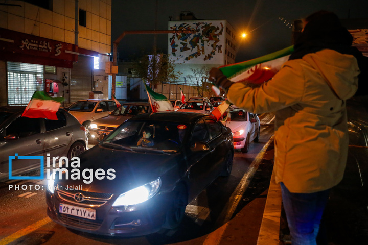 سوگواری برای رهبر شهید و بیعت با رهبر جدید در چهار راه ولی عصر (عج)