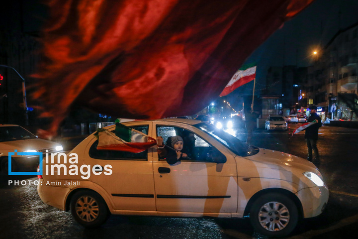 سوگواری برای رهبر شهید و بیعت با رهبر جدید در چهار راه ولی عصر (عج)