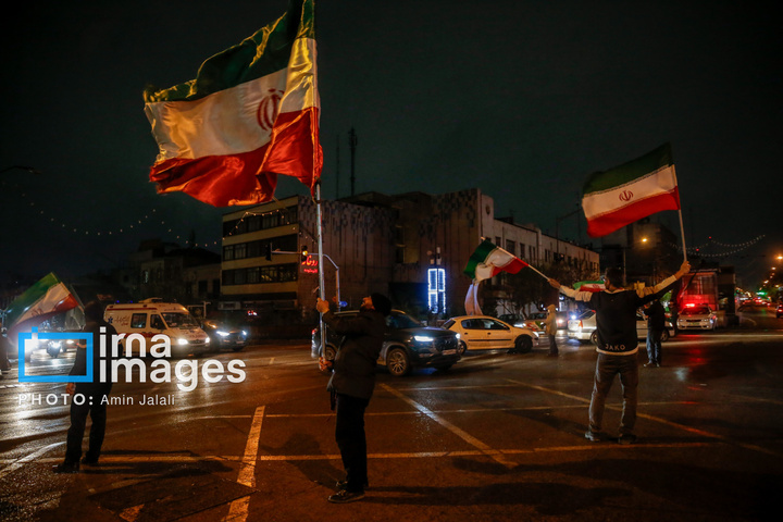 سوگواری برای رهبر شهید و بیعت با رهبر جدید در چهار راه ولی عصر (عج)