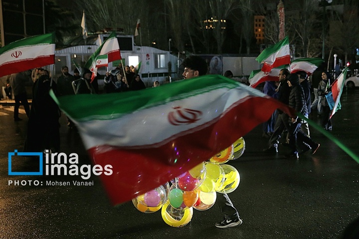 تجمع مردمی در حمایت ار وطن و رزمندگان در میدان تجریش