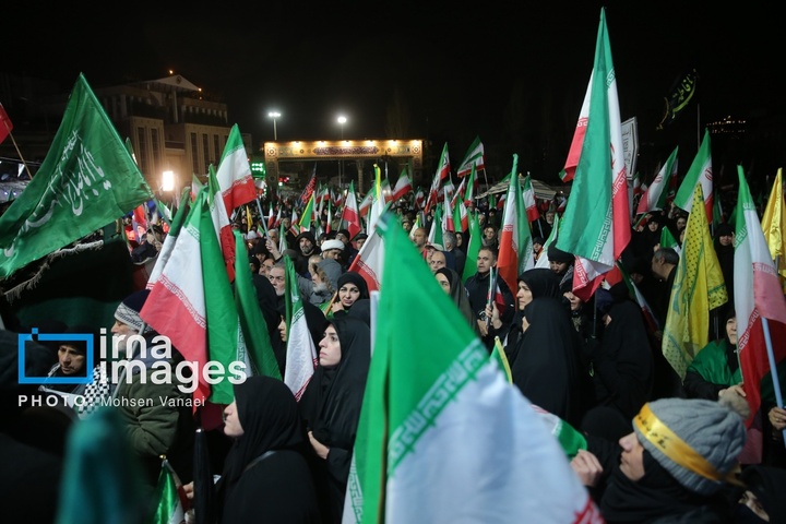 تجمع مردمی در حمایت ار وطن و رزمندگان در میدان تجریش