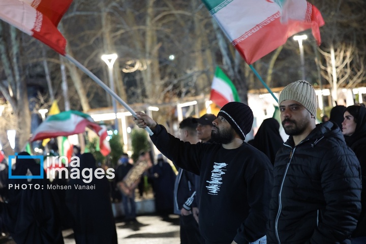 تجمع مردمی در حمایت ار وطن و رزمندگان در میدان تجریش