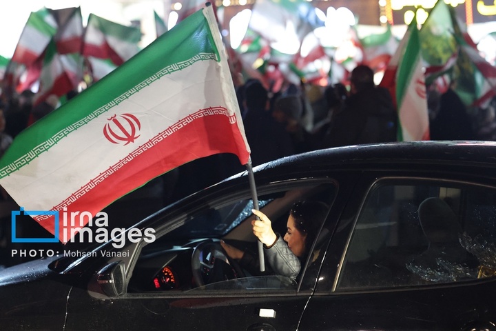 تجمع مردمی در حمایت ار وطن و رزمندگان در میدان تجریش