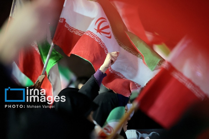 تجمع مردمی در حمایت ار وطن و رزمندگان در میدان تجریش