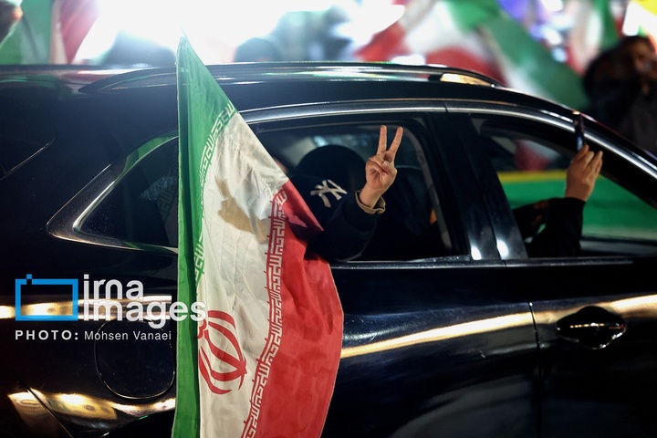 تجمع مردمی در حمایت ار وطن و رزمندگان در میدان تجریش