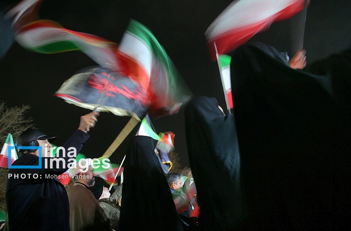 تجمع مردمی در حمایت ار وطن و رزمندگان در میدان تجریش