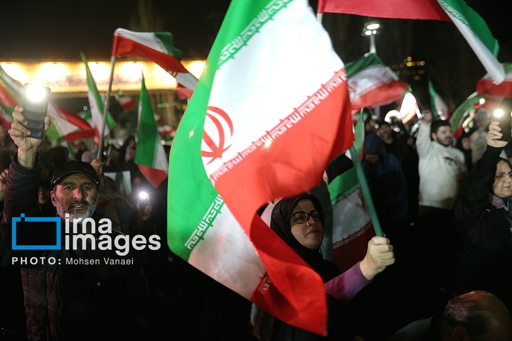 تجمع مردمی در حمایت ار وطن و رزمندگان در میدان تجریش