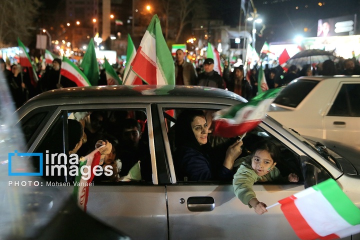 تجمع مردمی در حمایت ار وطن و رزمندگان در میدان تجریش