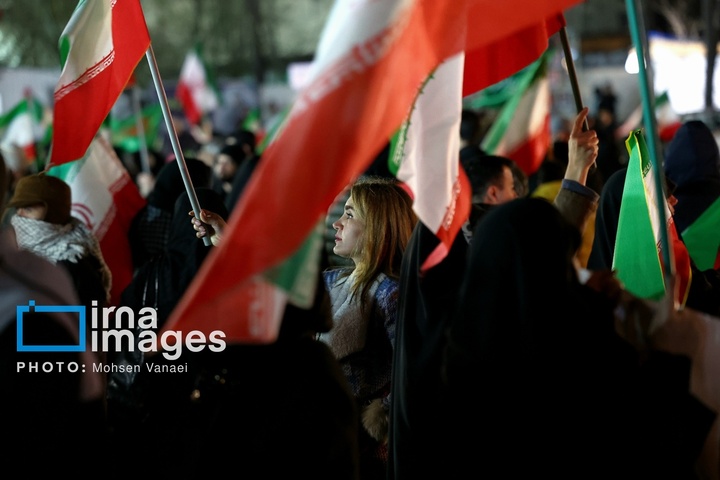 تجمع مردمی در حمایت ار وطن و رزمندگان در میدان تجریش