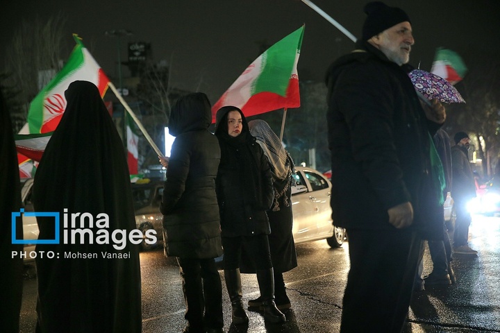 تجمع مردمی در حمایت ار وطن و رزمندگان در میدان تجریش