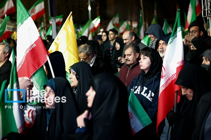 تجمع مردمی در حمایت ار وطن و رزمندگان در میدان تجریش