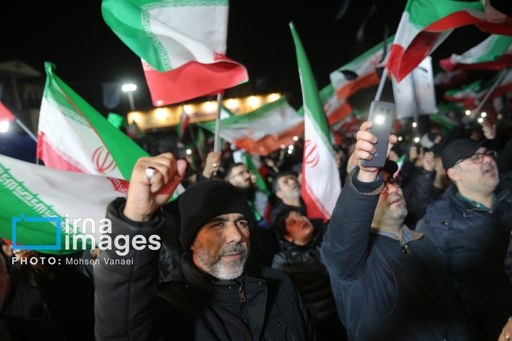 تجمع مردمی در حمایت ار وطن و رزمندگان در میدان تجریش