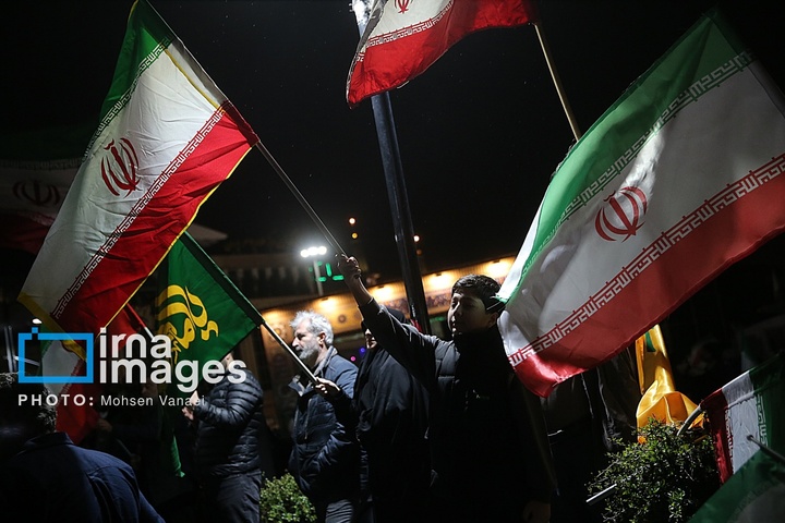 تجمع مردمی در حمایت ار وطن و رزمندگان در میدان تجریش