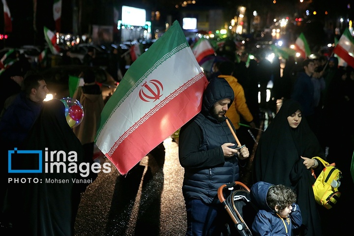 تجمع مردمی در حمایت ار وطن و رزمندگان در میدان تجریش