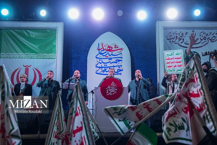 تجمع شبانه مردم در حمایت از مدافعان وطن