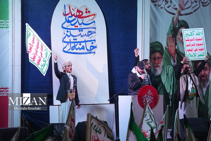 تجمع شبانه مردم در حمایت از مدافعان وطن