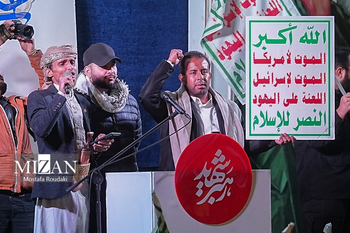 تجمع شبانه مردم در حمایت از مدافعان وطن