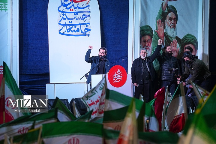 تجمع شبانه مردم در حمایت از مدافعان وطن