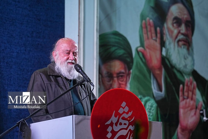 تجمع شبانه مردم در حمایت از مدافعان وطن