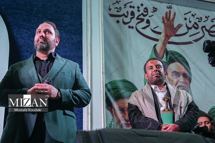 تجمع شبانه مردم در حمایت از مدافعان وطن