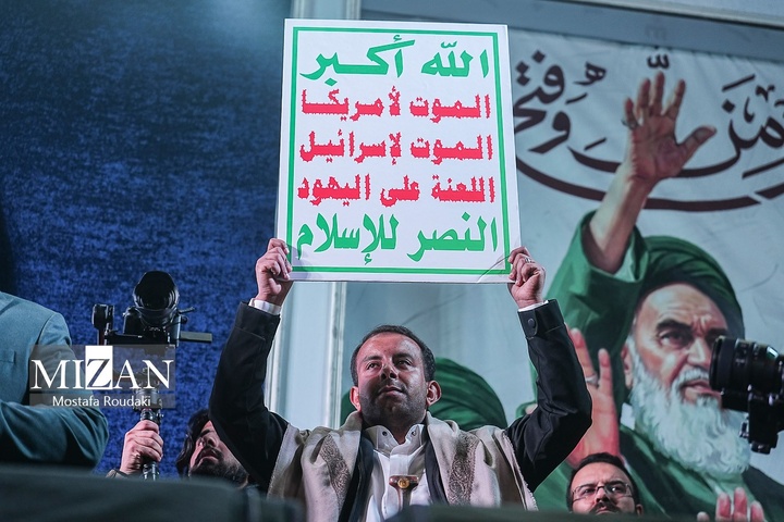 تجمع شبانه مردم در حمایت از مدافعان وطن