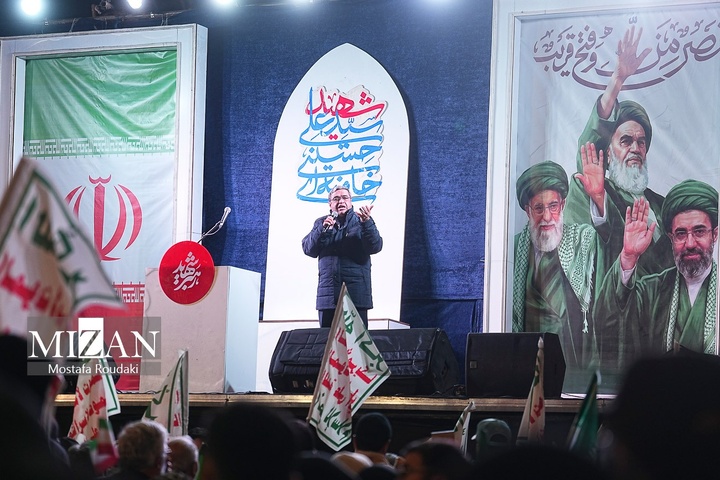 تجمع شبانه مردم در حمایت از مدافعان وطن