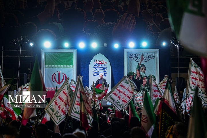 تجمع شبانه مردم در حمایت از مدافعان وطن