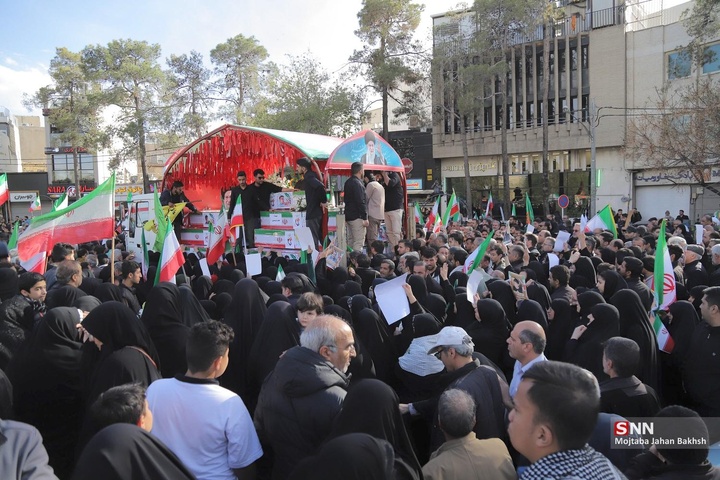 بدرقه و تشییع پیکر مطهر ۵۰ شهید جنگ رمضان در اصفهان