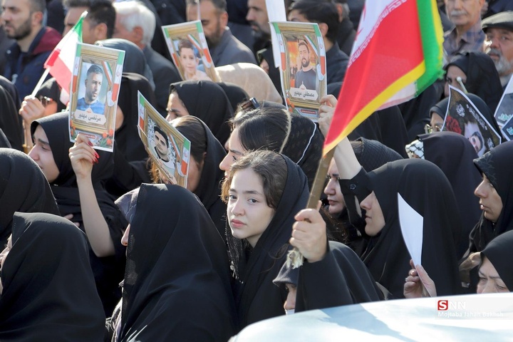 بدرقه و تشییع پیکر مطهر ۵۰ شهید جنگ رمضان در اصفهان