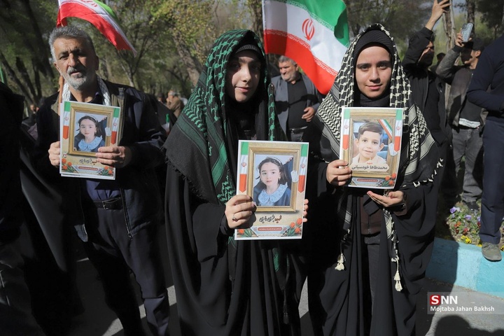 بدرقه و تشییع پیکر مطهر ۵۰ شهید جنگ رمضان در اصفهان