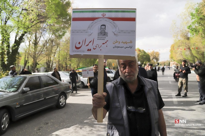 بدرقه و تشییع پیکر مطهر ۵۰ شهید جنگ رمضان در اصفهان