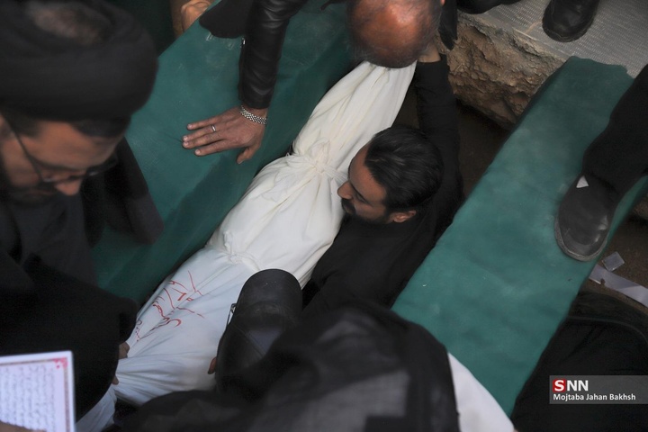 بدرقه و تشییع پیکر مطهر ۵۰ شهید جنگ رمضان در اصفهان