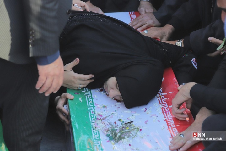 بدرقه و تشییع پیکر مطهر ۵۰ شهید جنگ رمضان در اصفهان