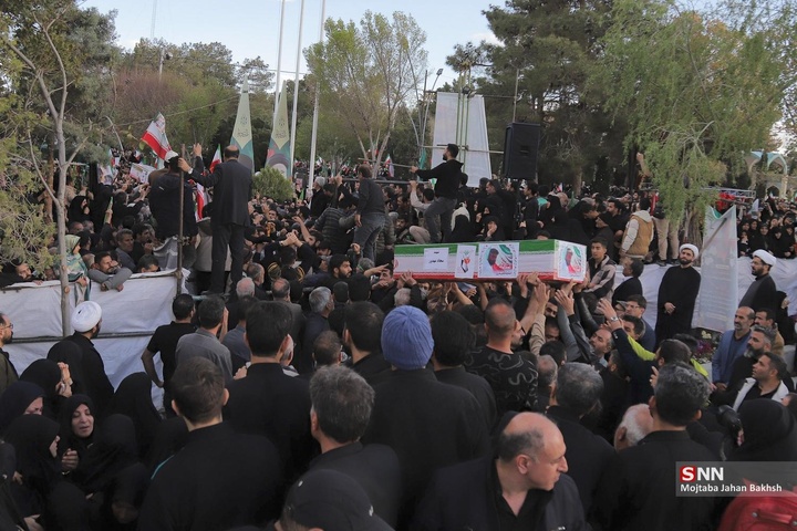 بدرقه و تشییع پیکر مطهر ۵۰ شهید جنگ رمضان در اصفهان