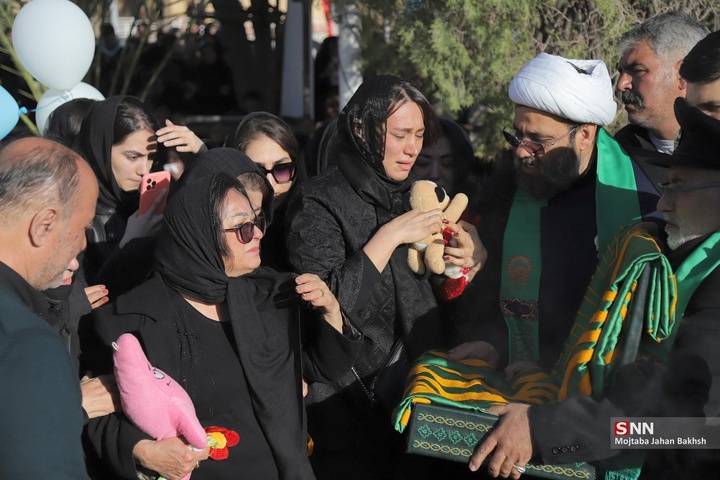 بدرقه و تشییع پیکر مطهر ۵۰ شهید جنگ رمضان در اصفهان