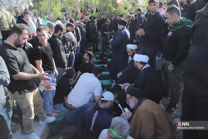 بدرقه و تشییع پیکر مطهر ۵۰ شهید جنگ رمضان در اصفهان