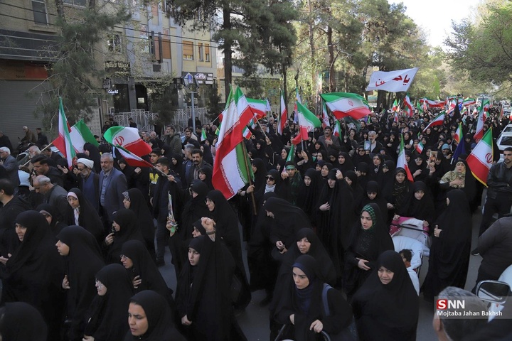 بدرقه و تشییع پیکر مطهر ۵۰ شهید جنگ رمضان در اصفهان