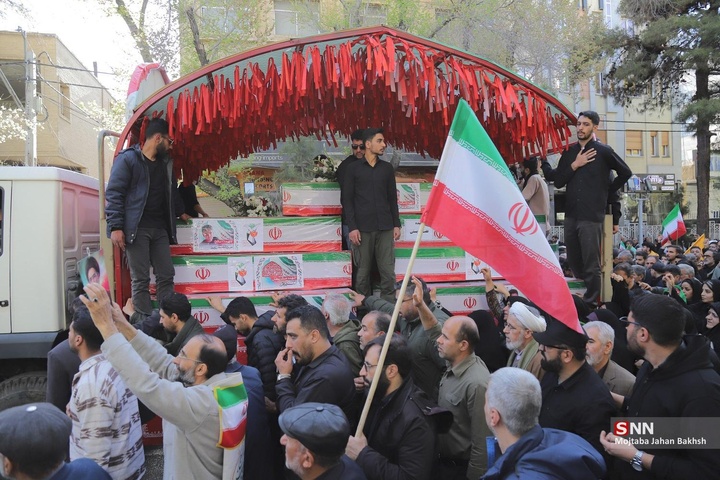 بدرقه و تشییع پیکر مطهر ۵۰ شهید جنگ رمضان در اصفهان