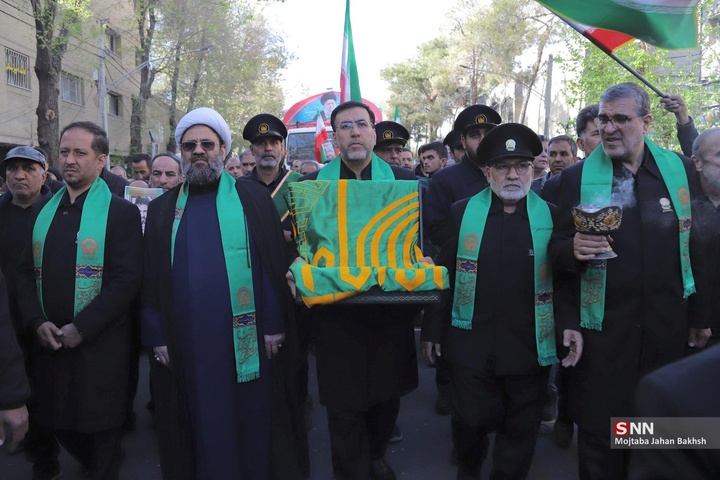 بدرقه و تشییع پیکر مطهر ۵۰ شهید جنگ رمضان در اصفهان