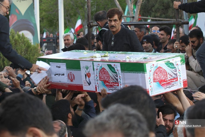 بدرقه و تشییع پیکر مطهر ۵۰ شهید جنگ رمضان در اصفهان