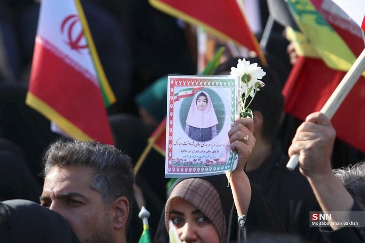 بدرقه و تشییع پیکر مطهر ۵۰ شهید جنگ رمضان در اصفهان