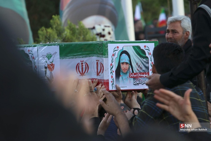 بدرقه و تشییع پیکر مطهر ۵۰ شهید جنگ رمضان در اصفهان