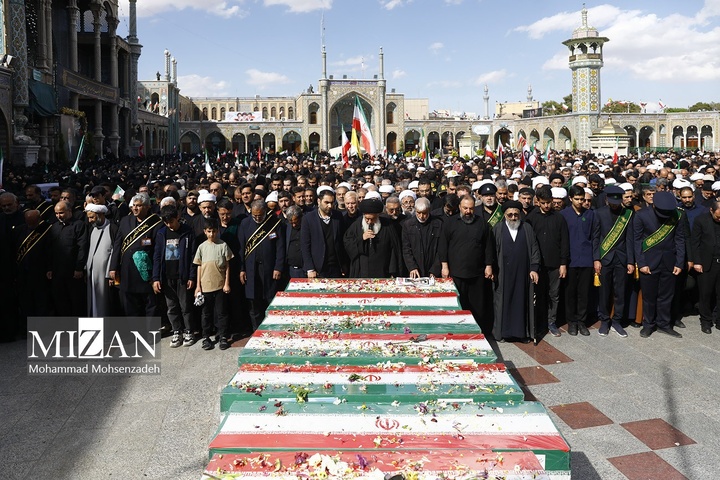 تشییع پیکر ۱۷ شهید حملات دشمن صهیونی آمریکایی - قم