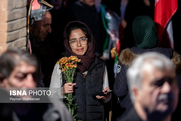 وداع شبانه مردم اصفهان با شهید «آوانس سیمونیان»