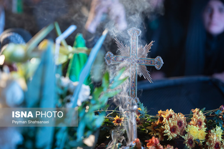 وداع شبانه مردم اصفهان با شهید «آوانس سیمونیان»